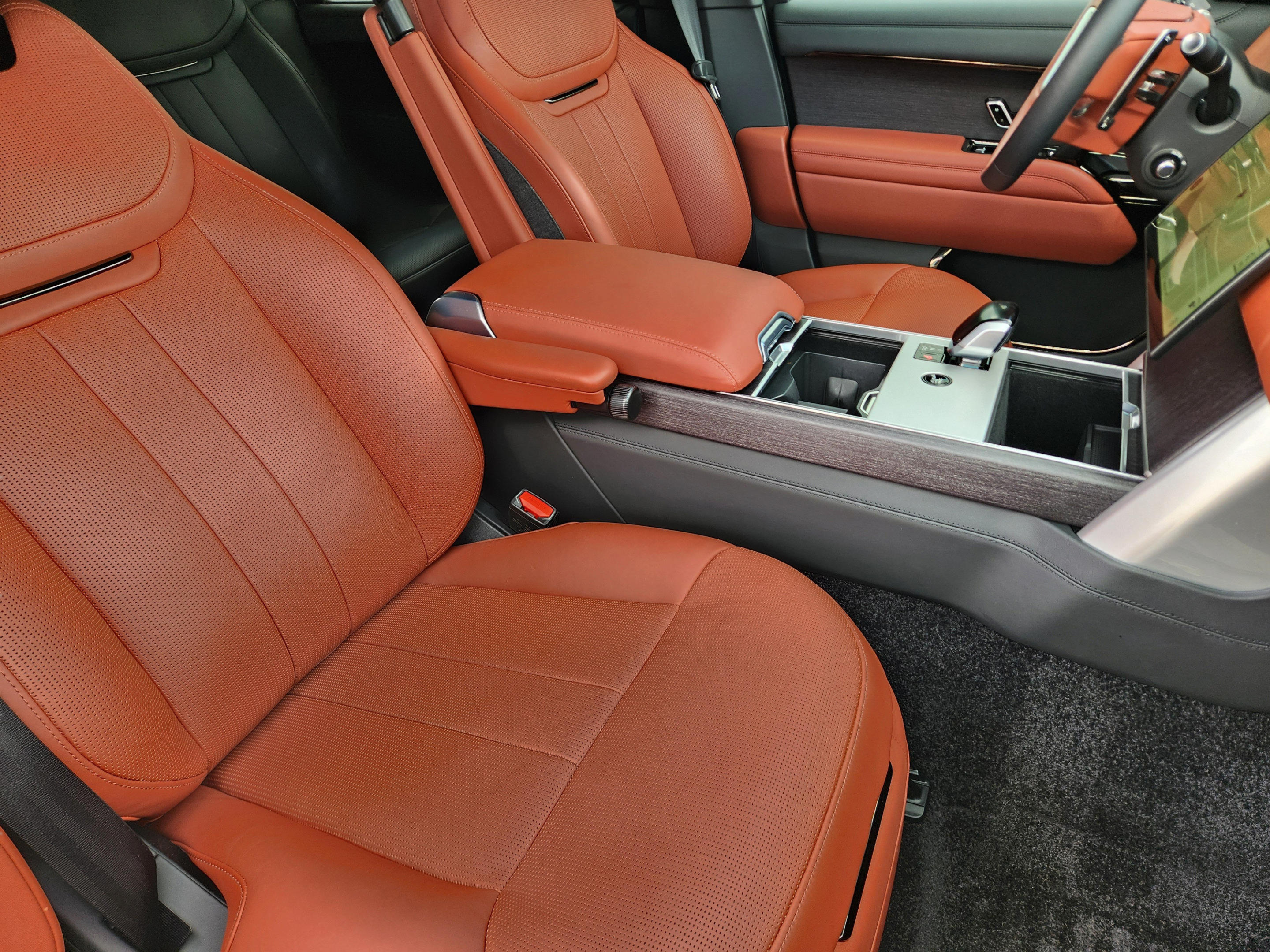 Certified 2025 Land Rover Range Rover SV AWD/4WD image 9