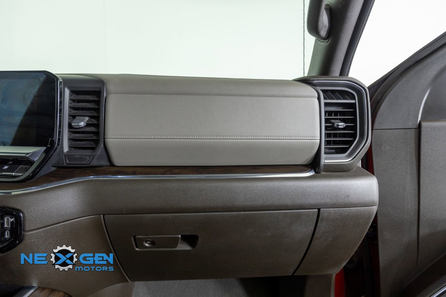 Used 2023 GMC Sierra 1500 SLT image 41