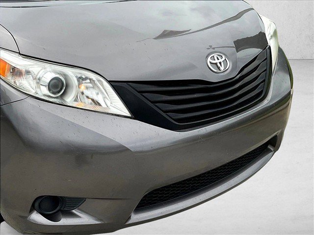 Used 2017 Toyota Sienna L FWD image 30