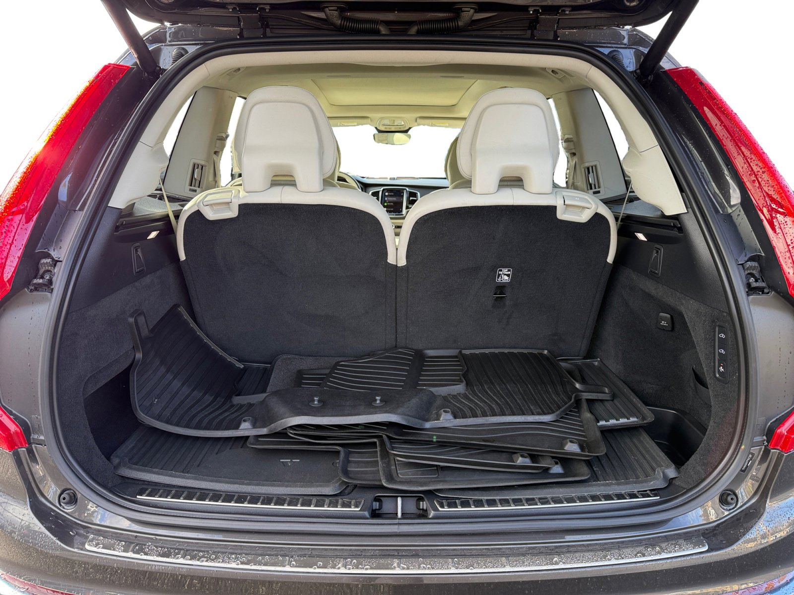 Used 2023 Volvo XC90 T8 Ultimate w/ Protection Package Premier image 17