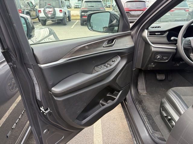 New 2026 Jeep Grand Cherokee Altitude image 11