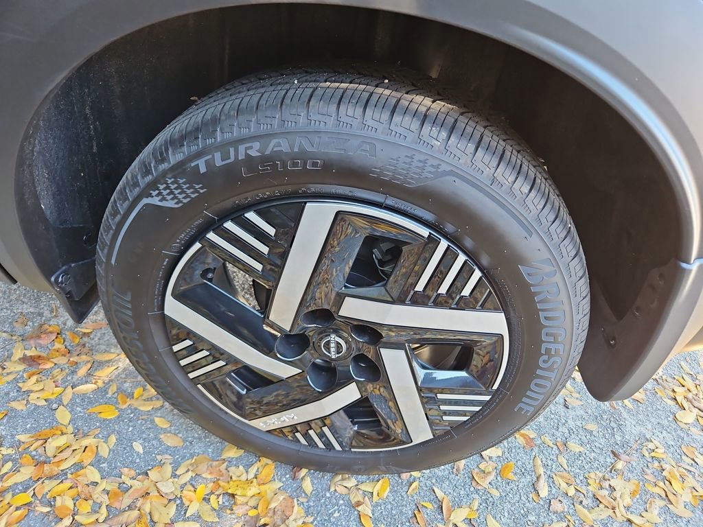 Used 2025 Nissan Kicks SV w/ SV Premium Package image 32