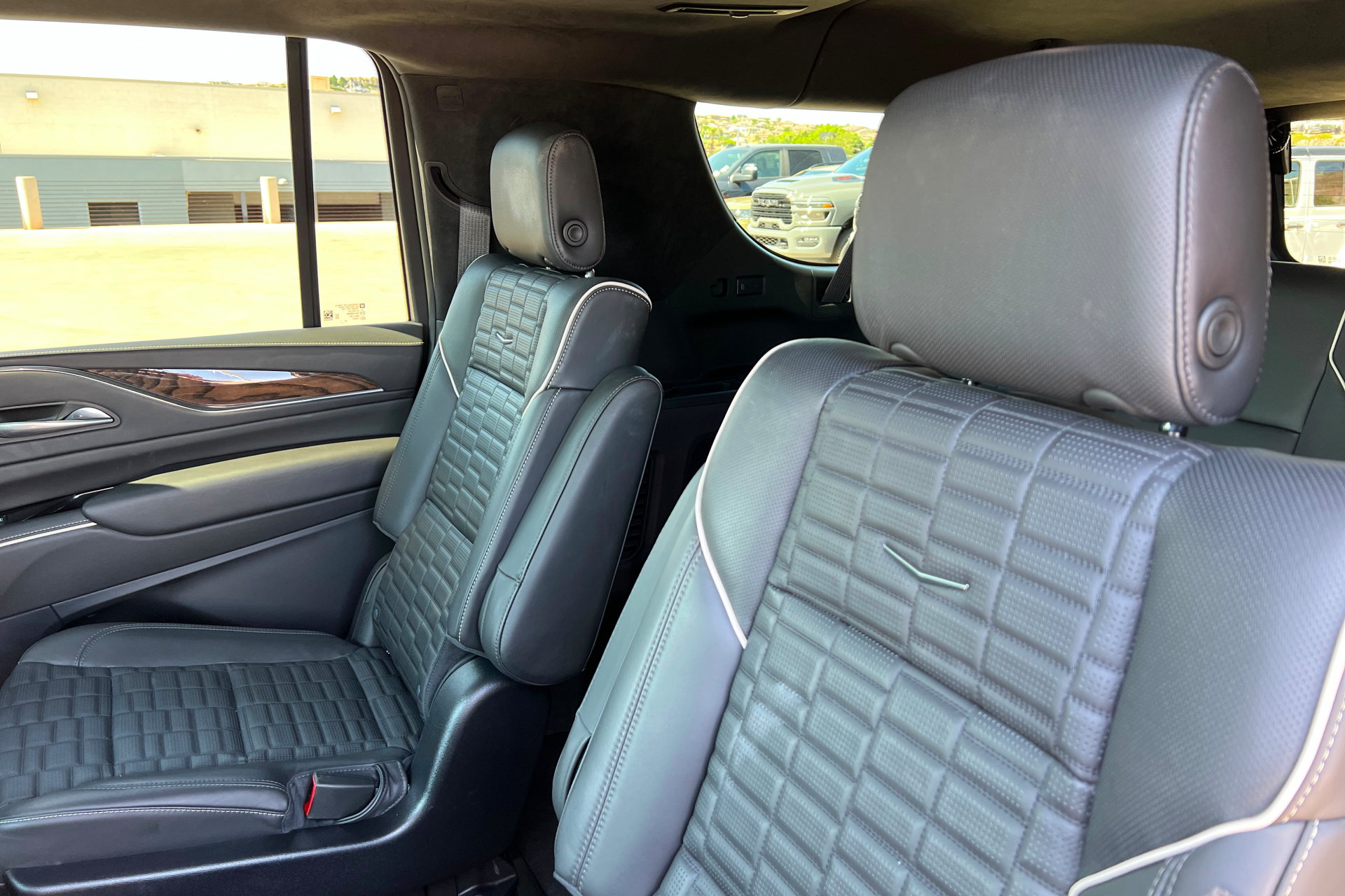 Used 2024 Cadillac Escalade ESV Premium Luxury Platinum AWD/4WD image 21