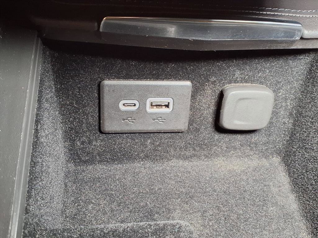 Used 2024 Cadillac XT4 Premium Luxury image 6