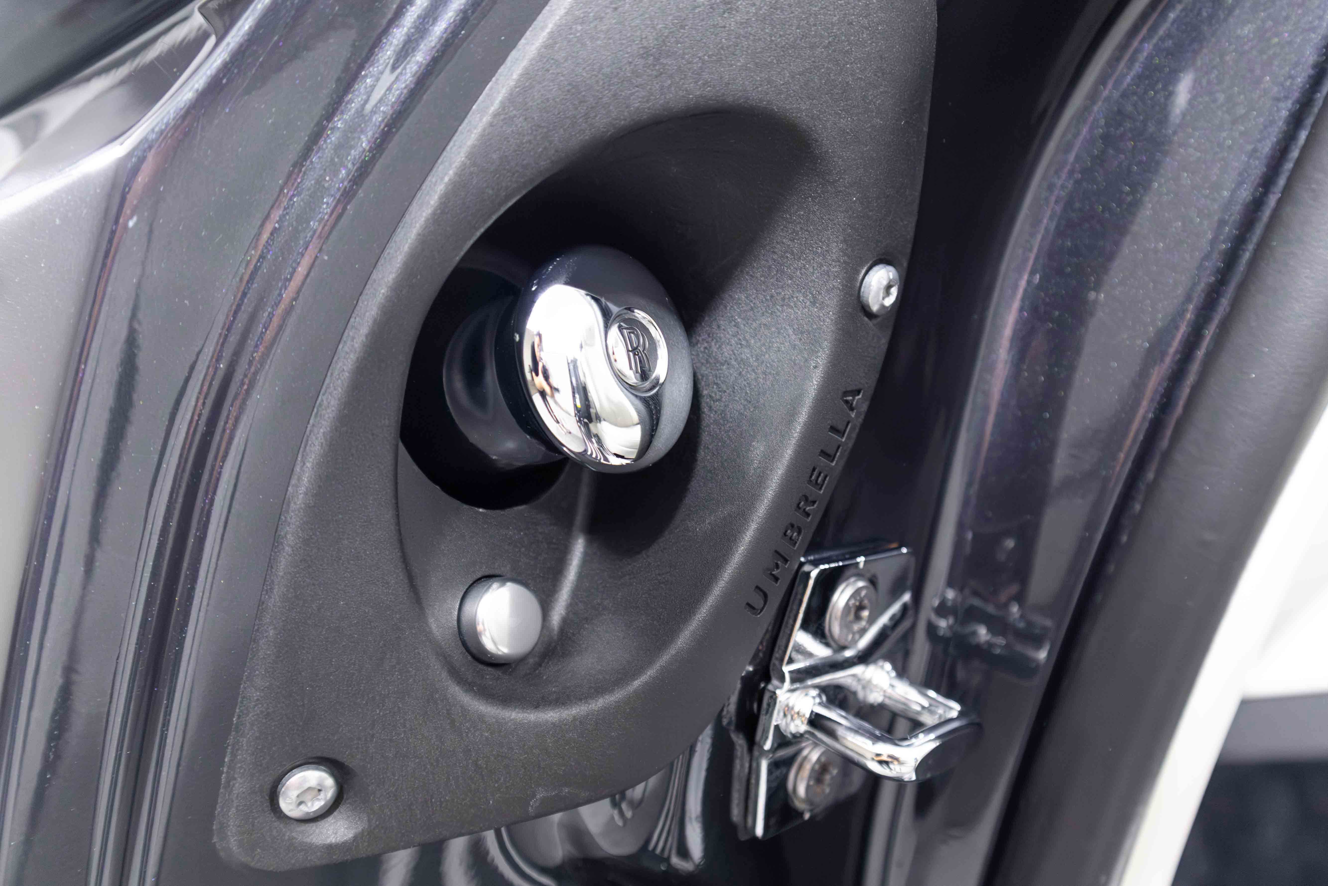 Used 2013 Rolls-Royce Phantom Drophead Coupe image 44