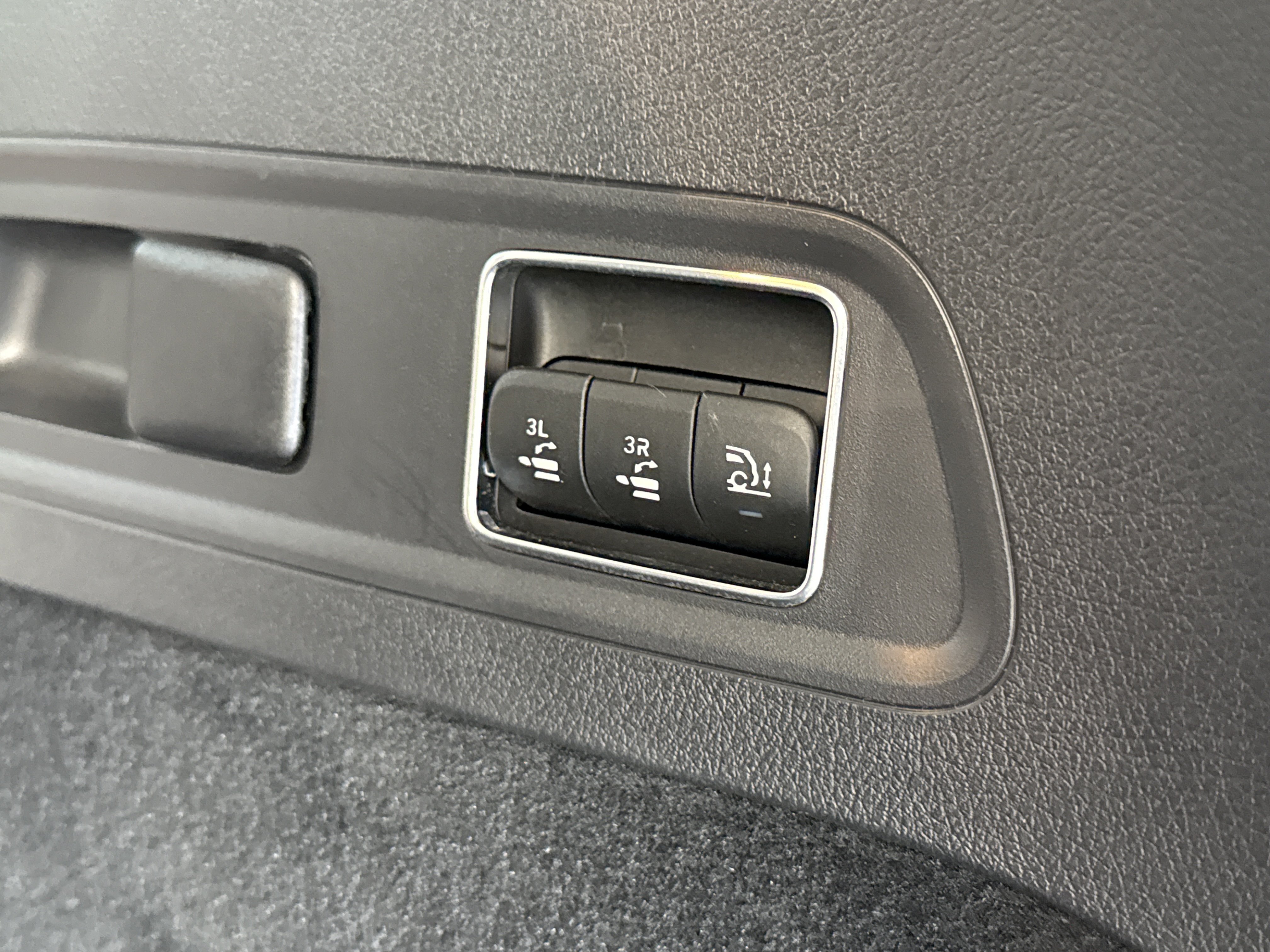 Certified 2025 Mercedes-Benz GLS 450 4MATIC image 12