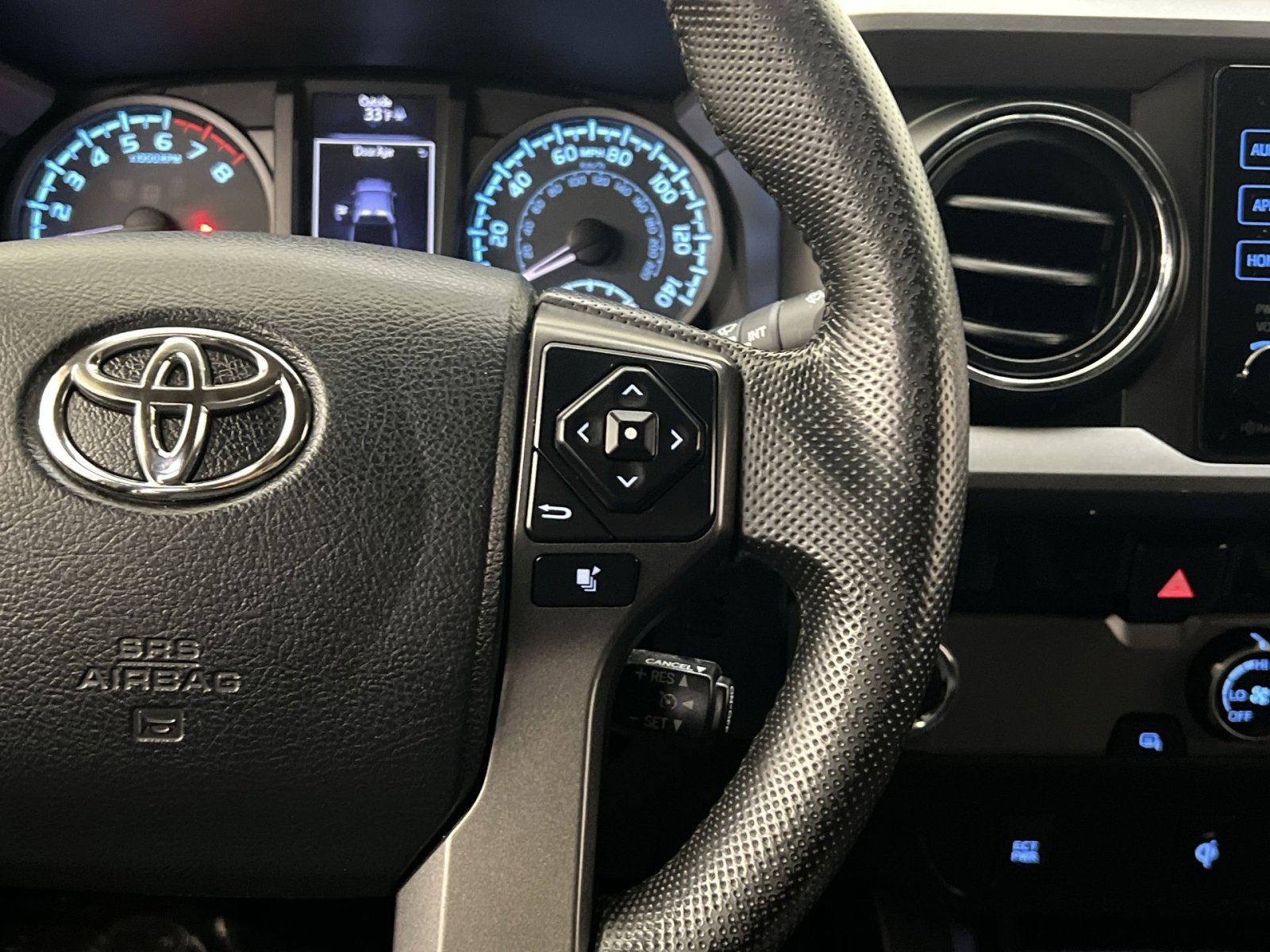 Used 2016 Toyota Tacoma TRD Sport image 32