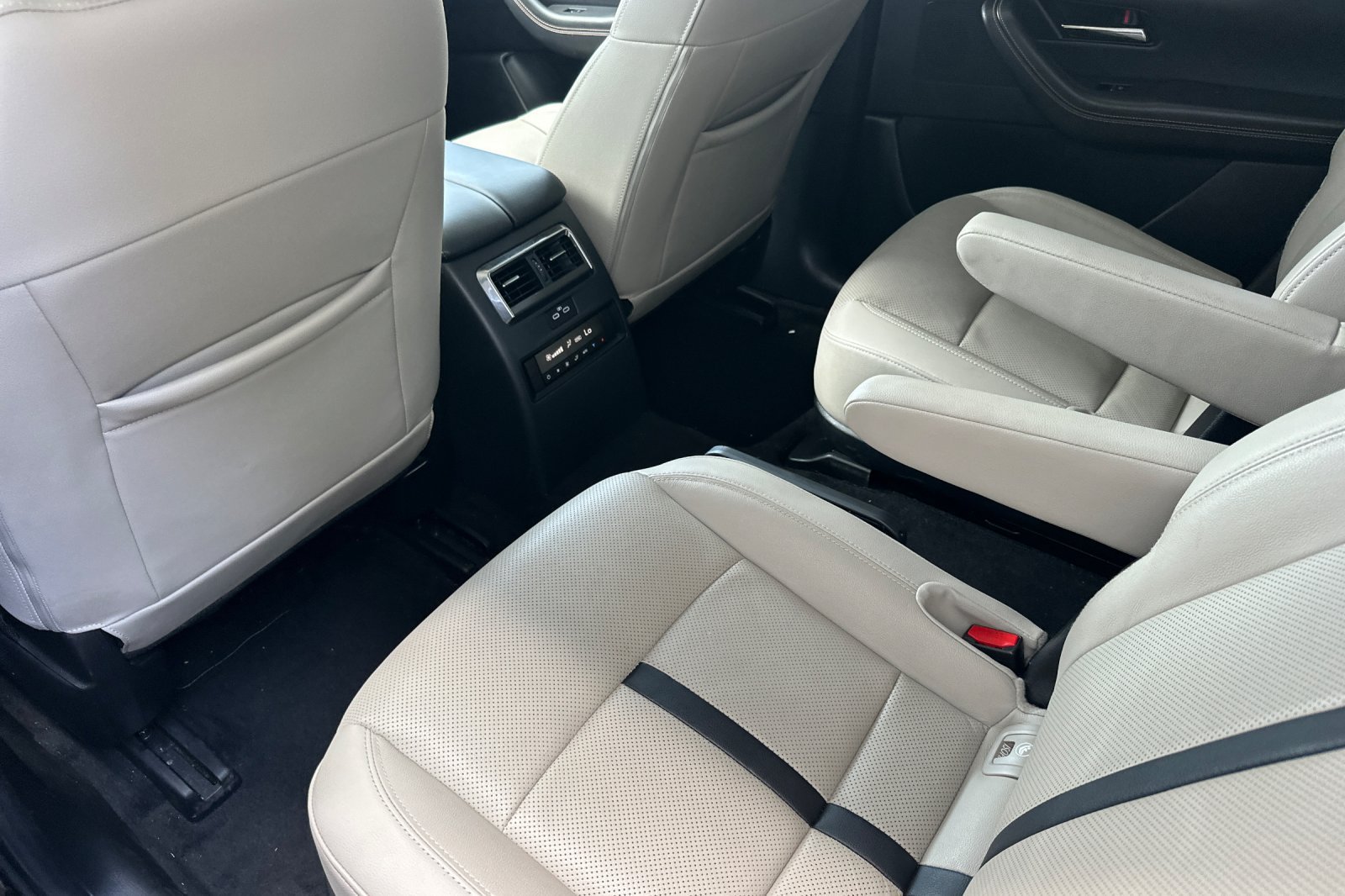 Certified 2024 MAZDA CX-90 Plug-In Hybrid w/ Premium Pkg AWD/4WD image 12
