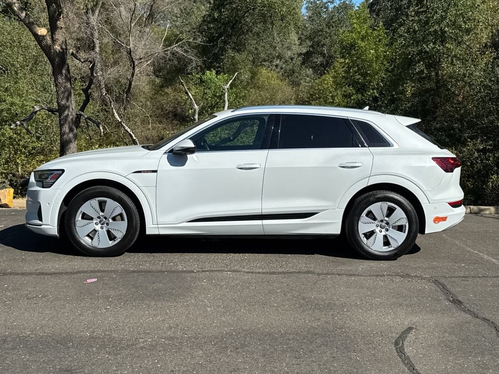 Used 2019 Audi e-tron Prestige w/ Prestige Package AWD/4WD image 8