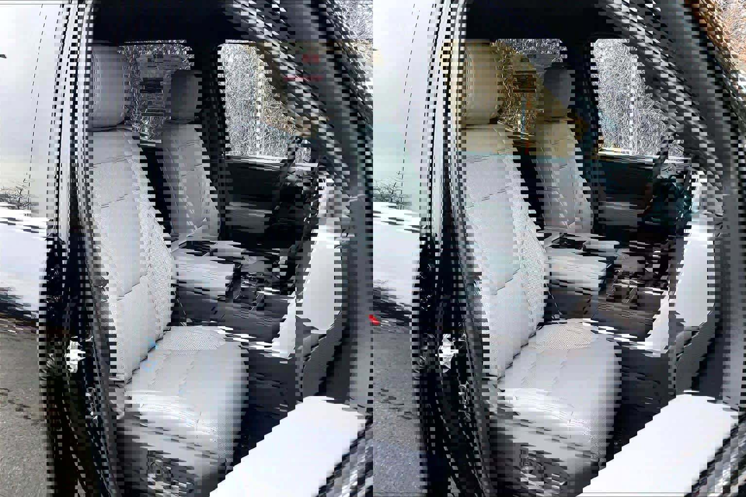 Used 2025 Toyota Tundra Limited image 9