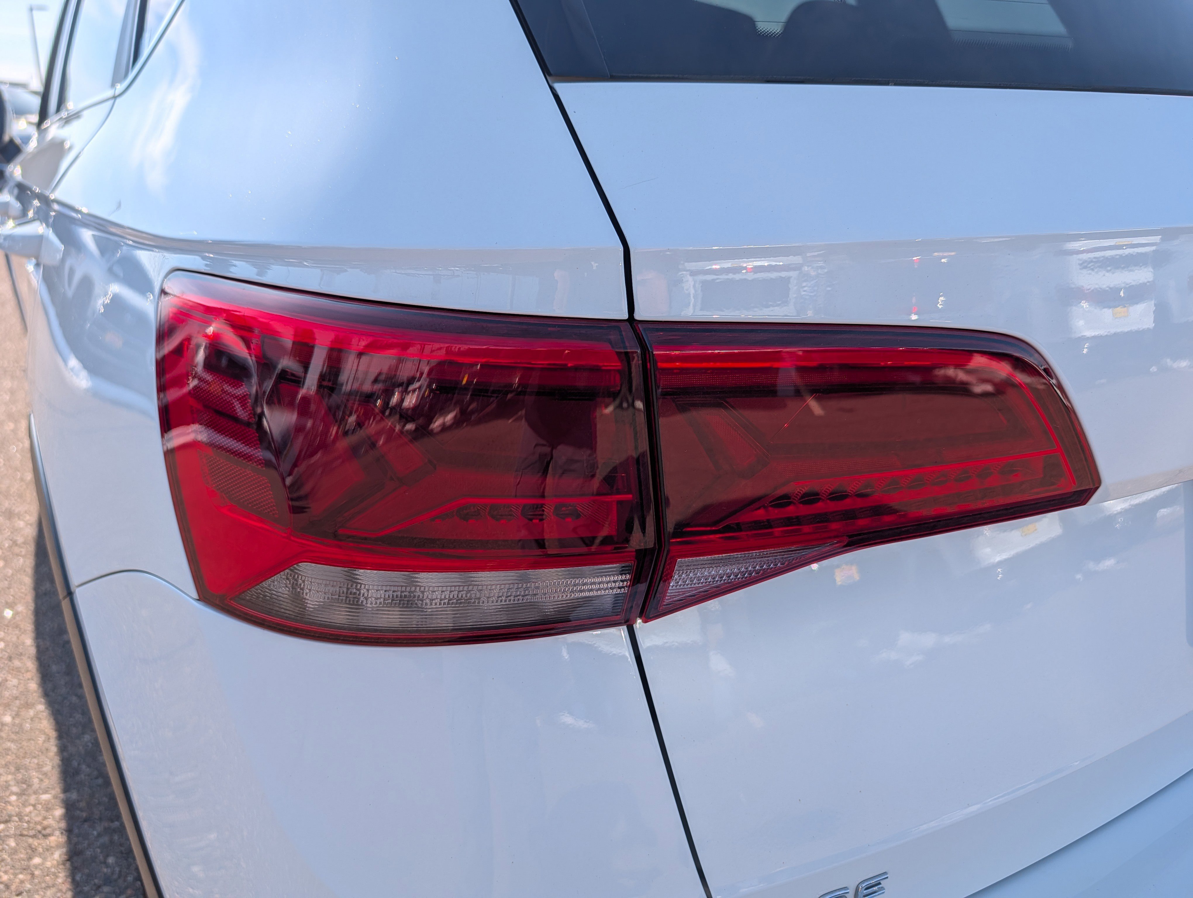 Used 2023 Volkswagen Taos SE w/ Panoramic Sunroof Package image 17