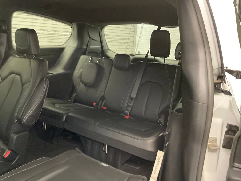New 2026 Chrysler Pacifica Select FWD image 17