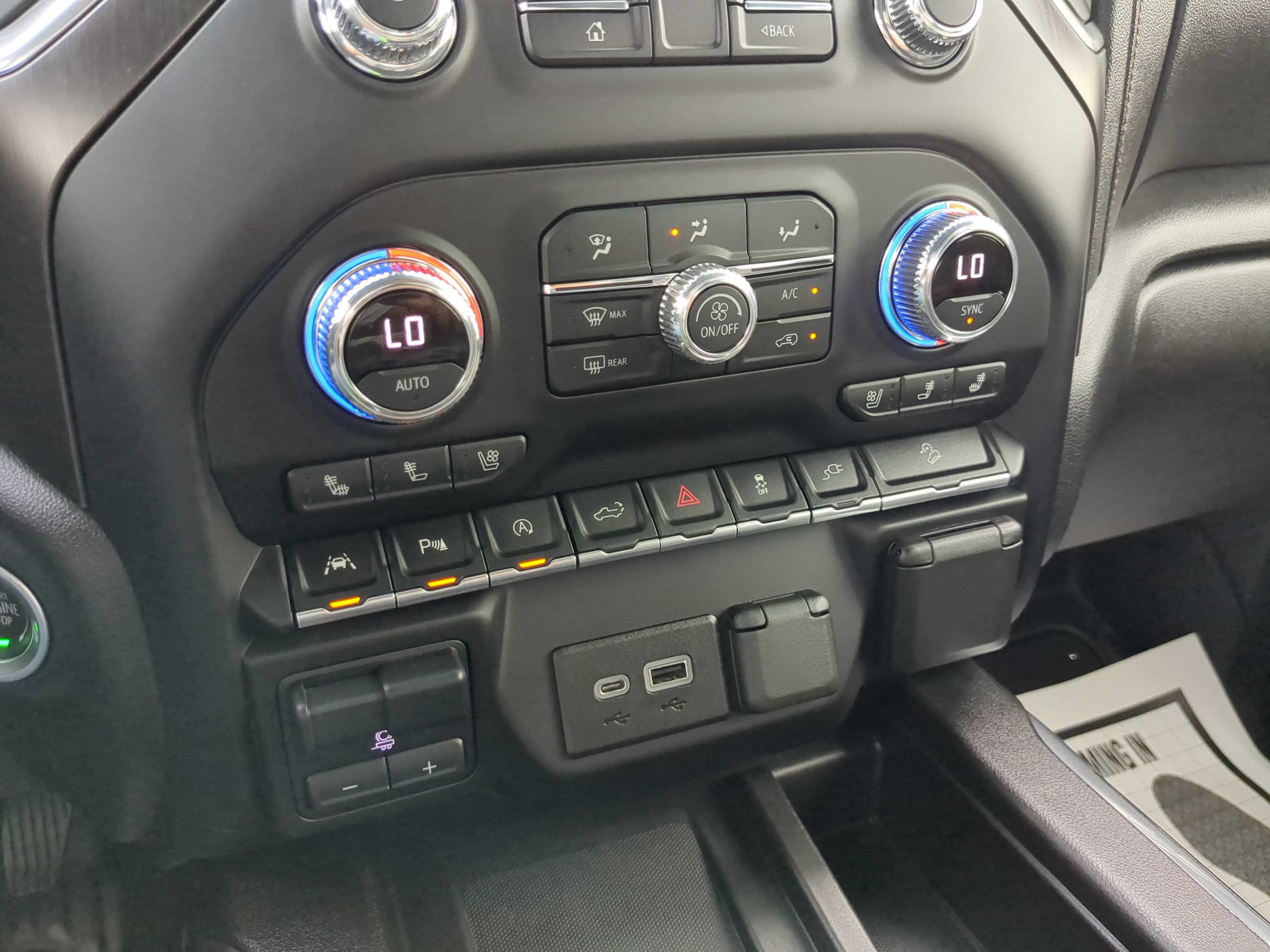 Certified 2022 GMC Sierra 1500 AT4 w/ AT4 Premium Package image 29