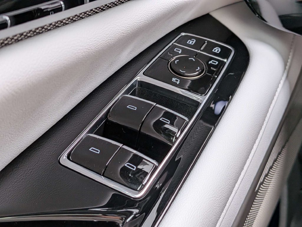 Certified 2027 Cadillac Optiq Luxury RWD image 27