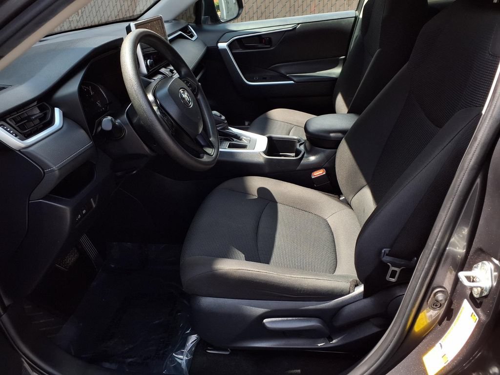 Used 2024 Toyota RAV4 LE FWD image 17