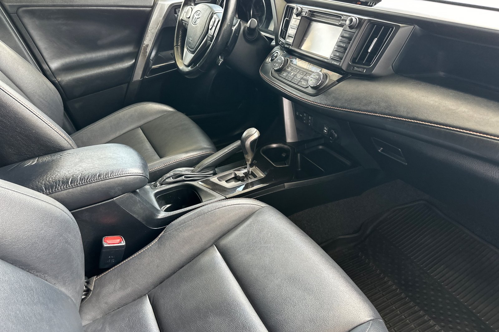 Used 2018 Toyota RAV4 SE w/ Power Extra Value Package AWD/4WD image 16