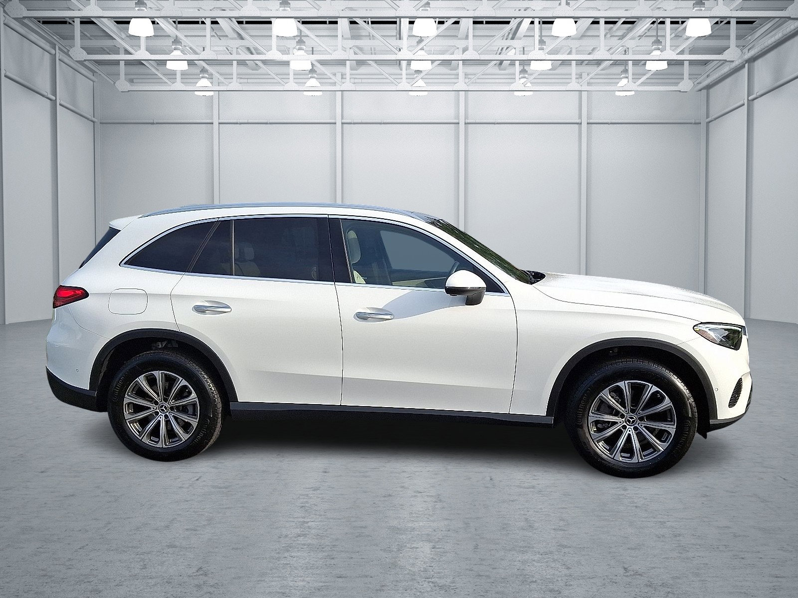 Used 2025 Mercedes-Benz GLC 300 4MATIC image 7