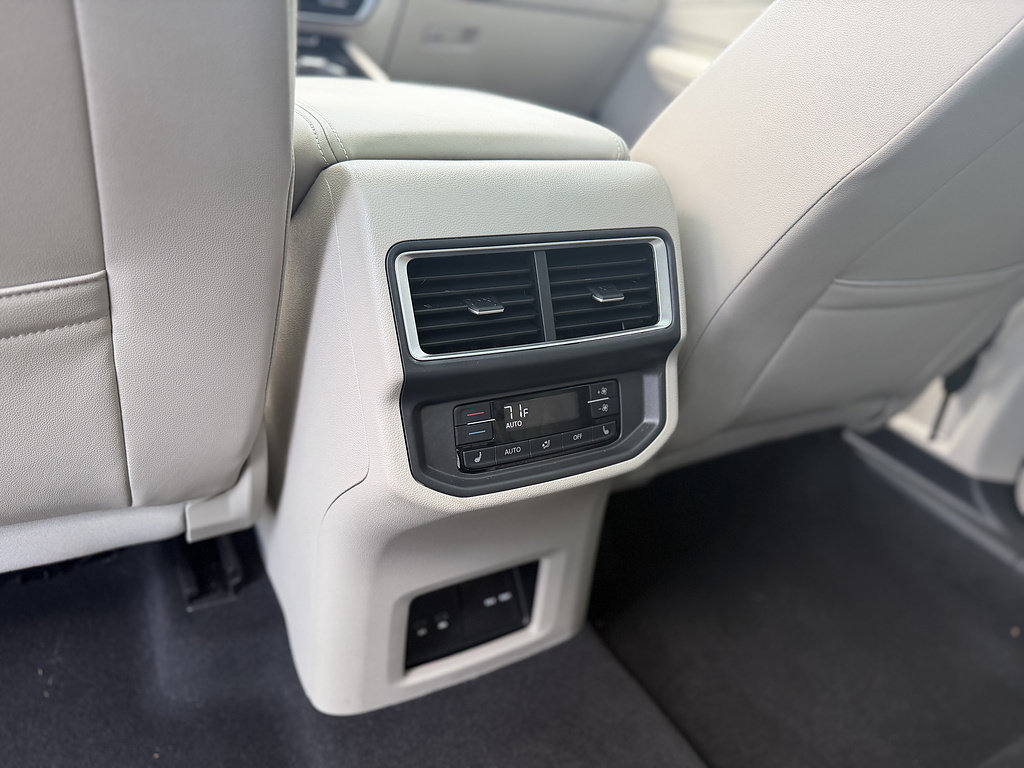 Used 2024 Volkswagen Atlas SEL Premium R-Line AWD/4WD image 12
