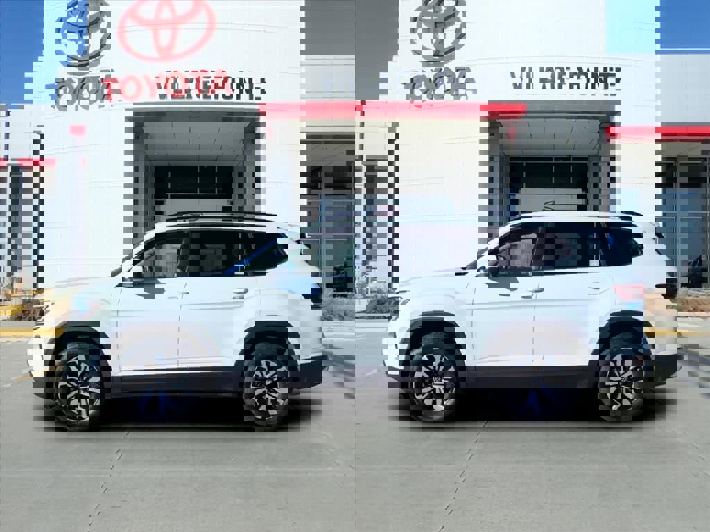 Used 2024 Volkswagen Atlas SE image 2