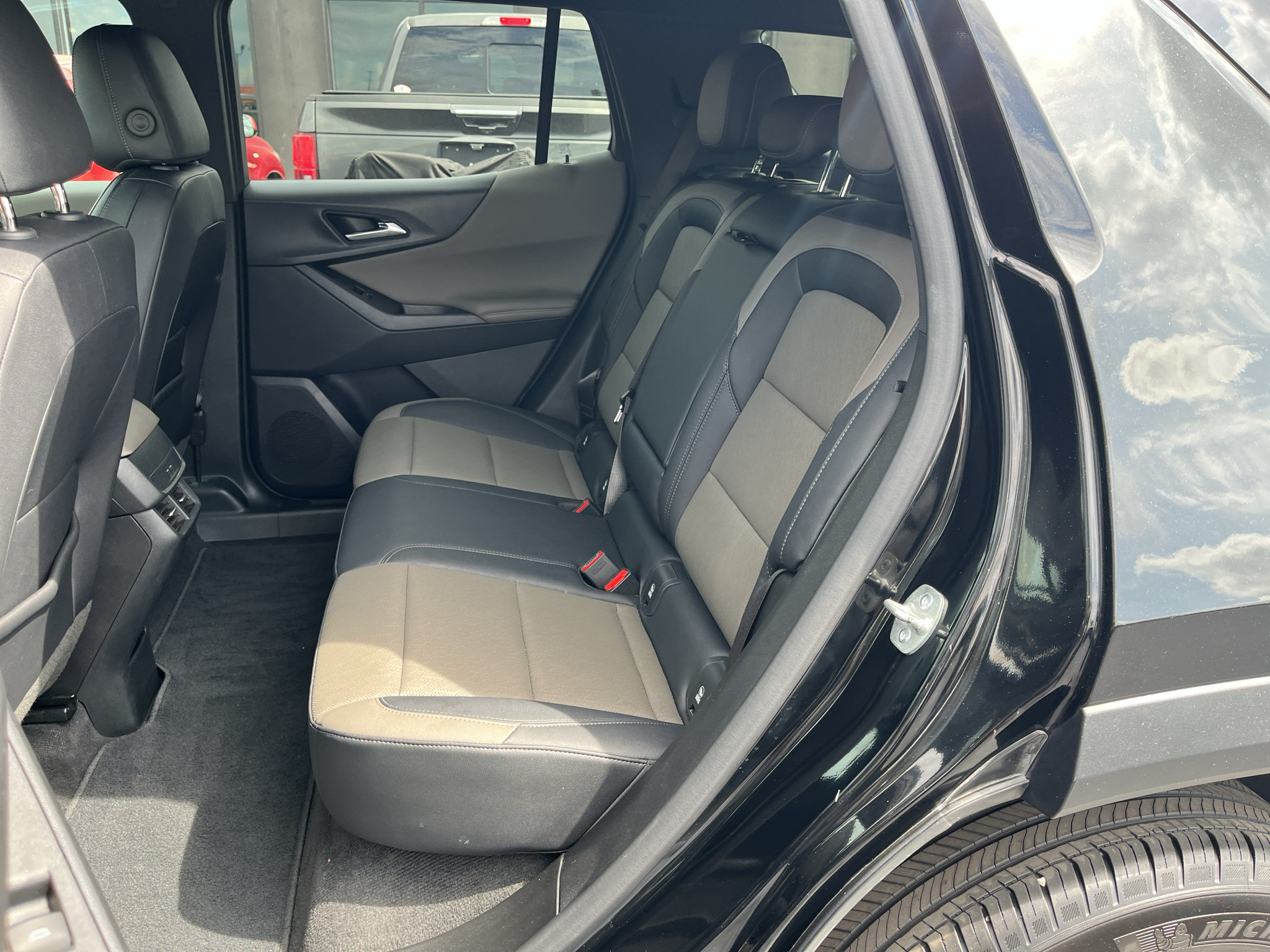 Used 2025 Chevrolet Equinox LT w/ Convenience Package II AWD/4WD image 36