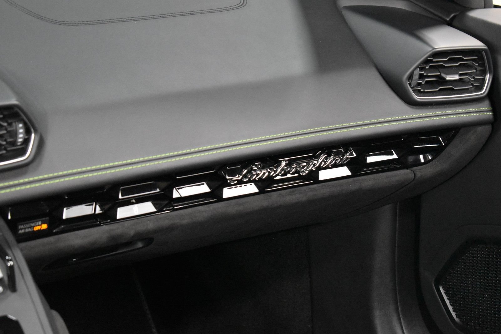 Used 2020 Lamborghini Huracan EVO AWD/4WD image 17