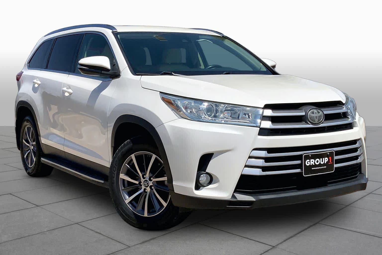Used 2019 Toyota Highlander XLE FWD image 3
