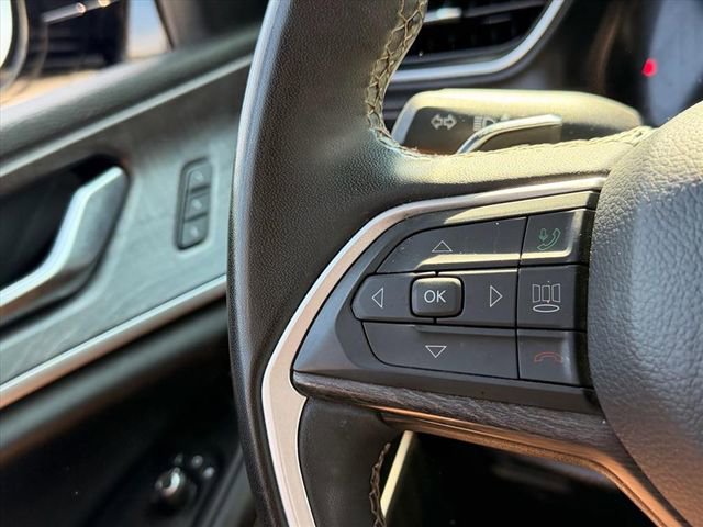Used 2023 Jeep Grand Cherokee Limited w/ Luxury Tech Group II AWD/4WD image 16