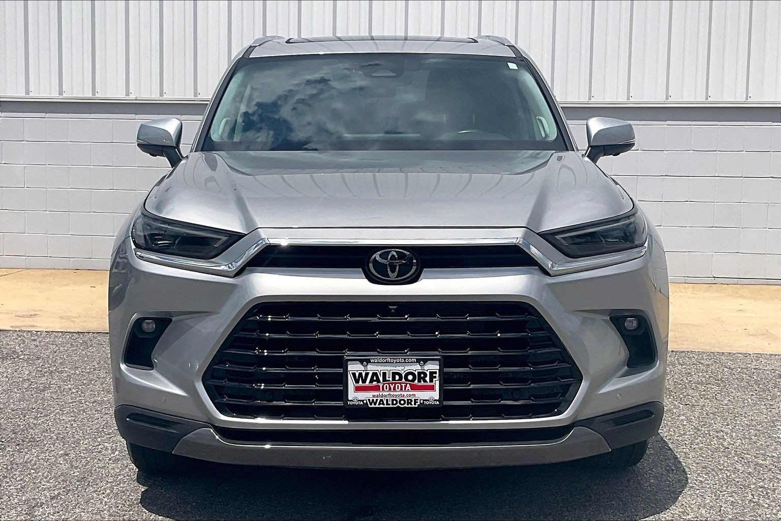 Used 2024 Toyota Grand Highlander AWD image 3