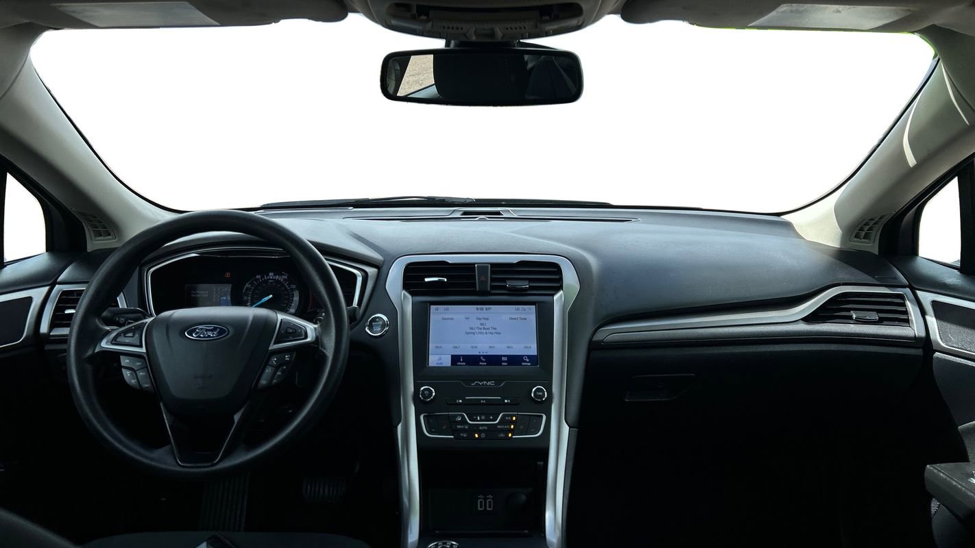 Used 2020 Ford Fusion SE AWD/4WD image 26