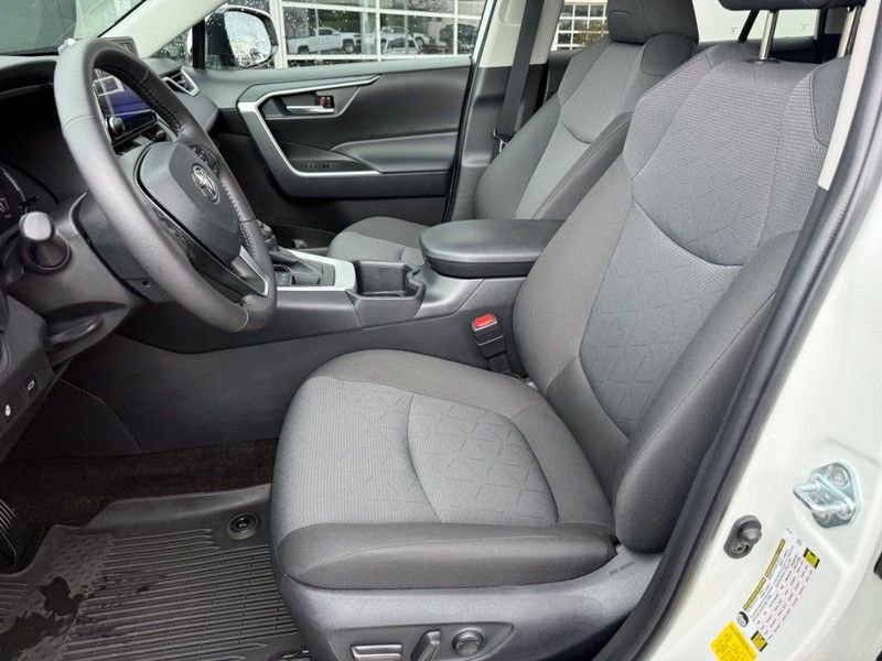 Used 2025 Toyota RAV4 XLE w/ Convenience Package image 16