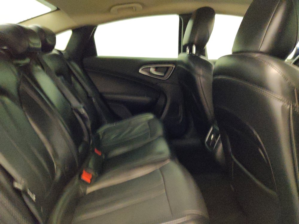 Used 2016 Chrysler 200 Limited Platinum w/ Comfort & Convenience Group FWD image 19