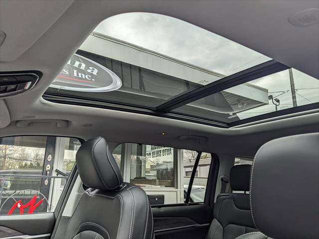 Used 2023 Jeep Grand Cherokee L Limited w/ Luxury Tech Group II image 12