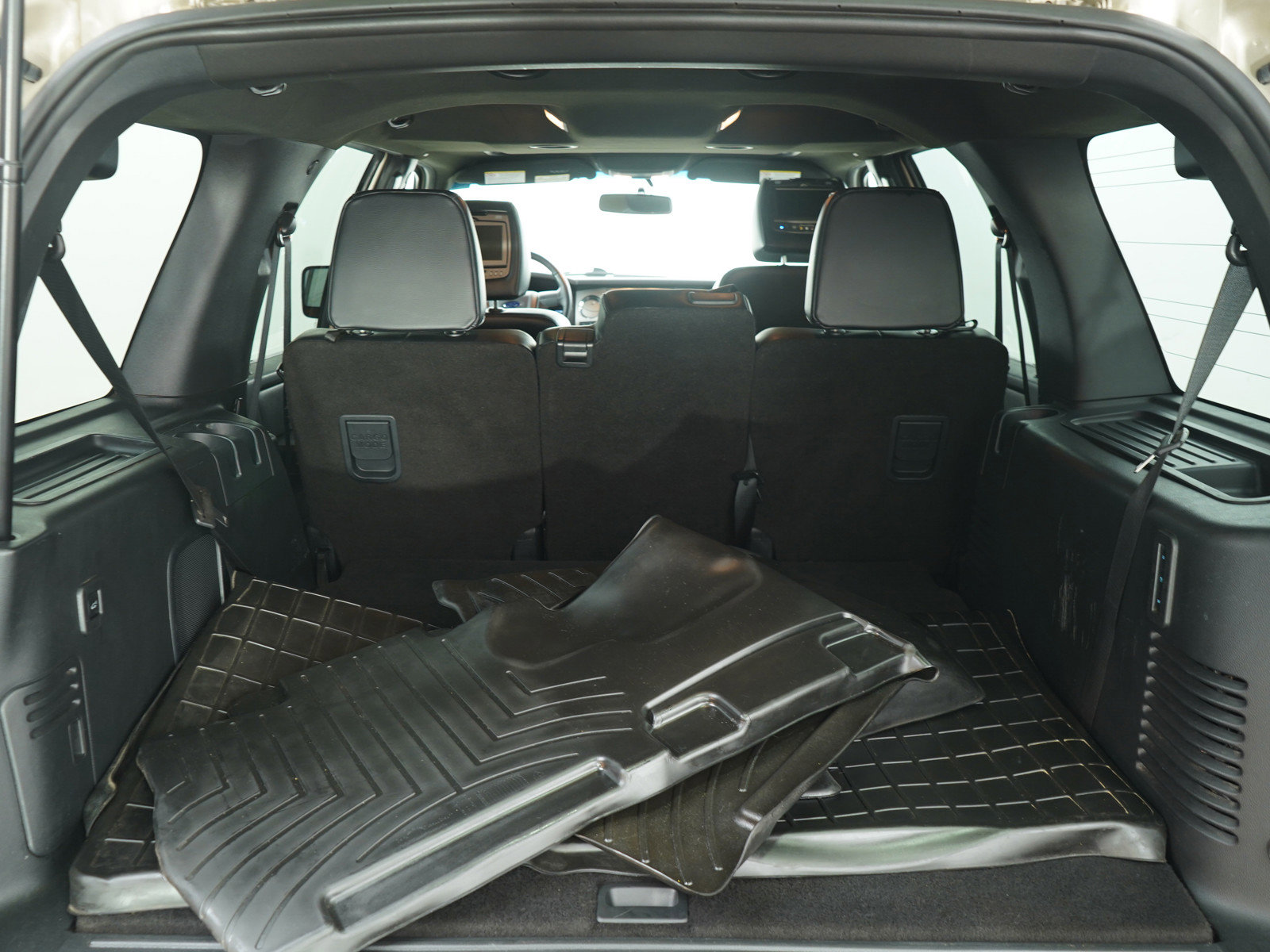 Used 2017 Ford Expedition XLT w/ Equipment Group 202A AWD/4WD image 22