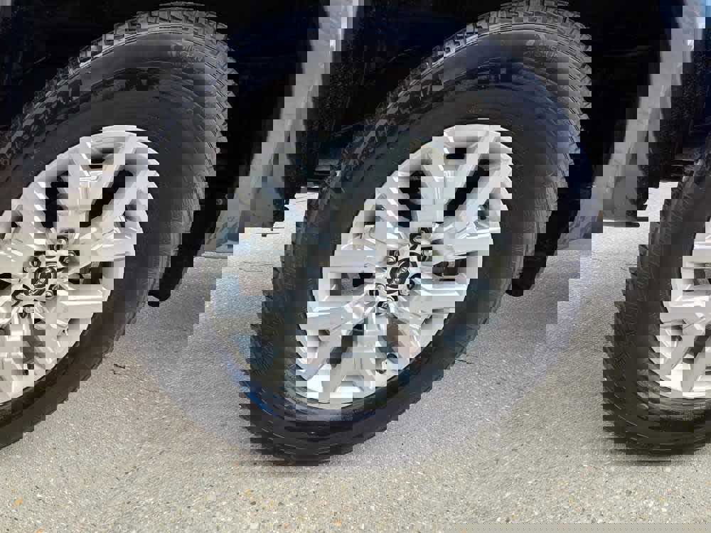 Used 2023 Nissan Frontier SV image 22