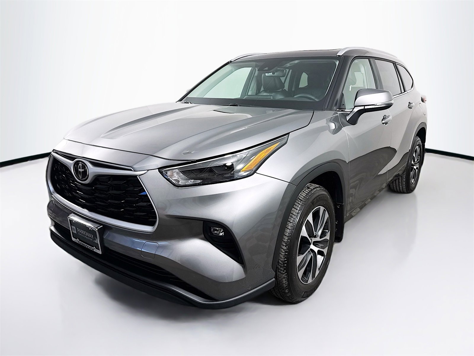 Certified 2025 Toyota Highlander XLE image 3