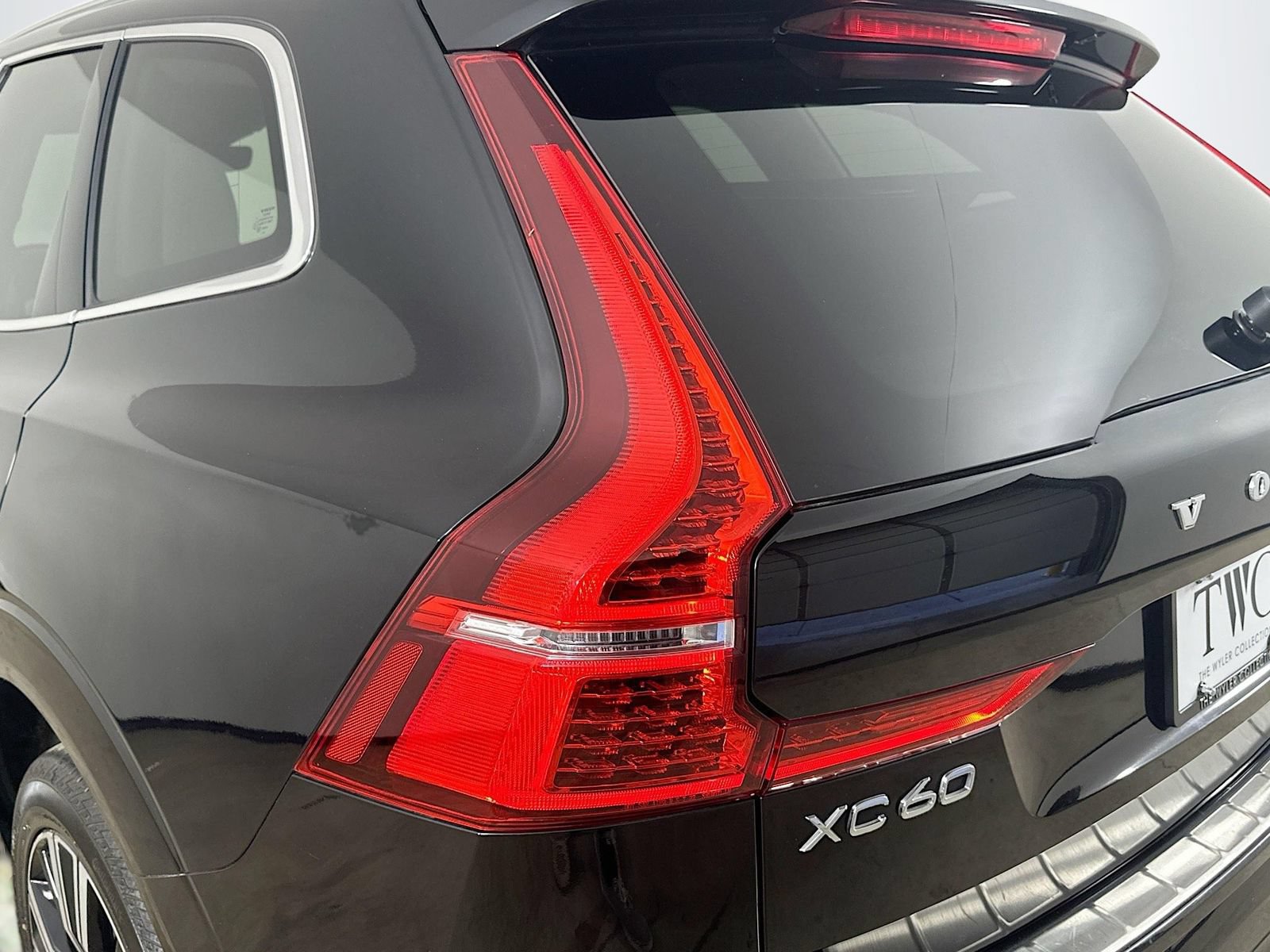 Used 2023 Volvo XC60 B5 Plus w/ Climate Package AWD/4WD image 12