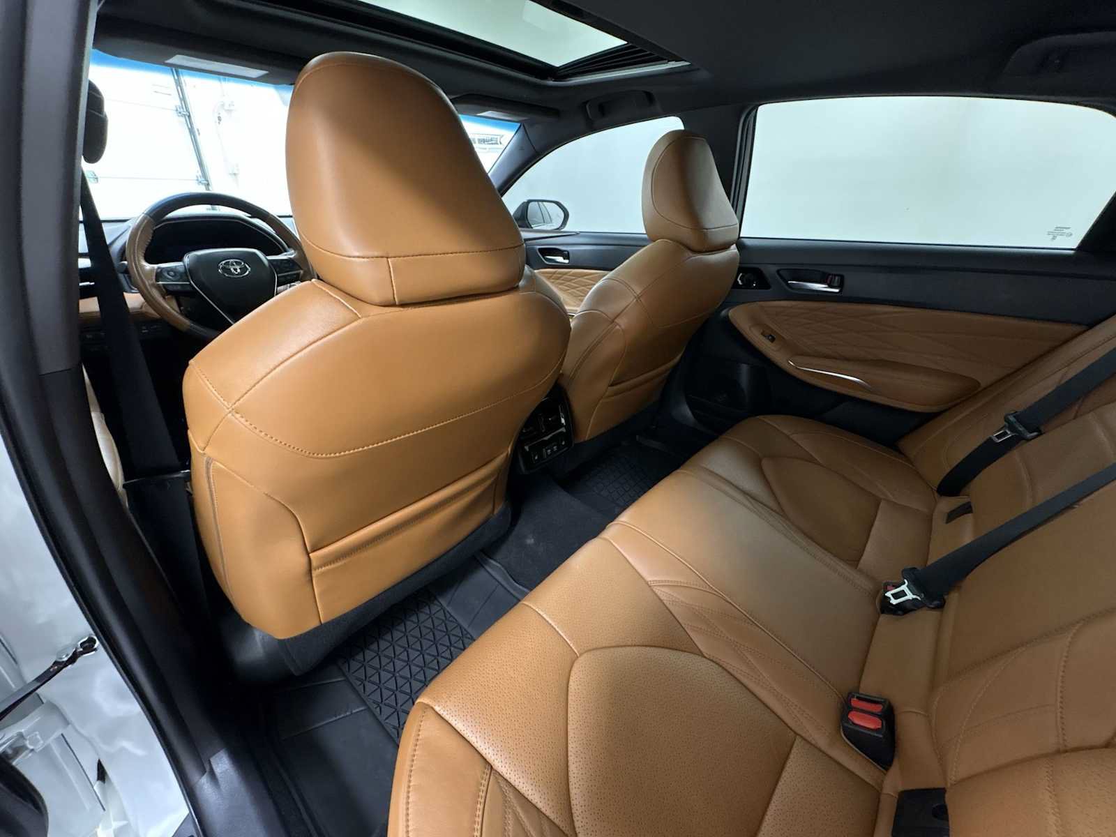 Certified 2020 Toyota Avalon Limited w/ Advanced Safety Package FWD image 26