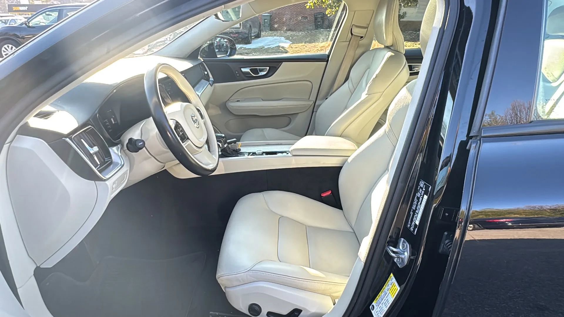 Used 2019 Volvo S60 T5 Momentum w/ Premium Package image 10