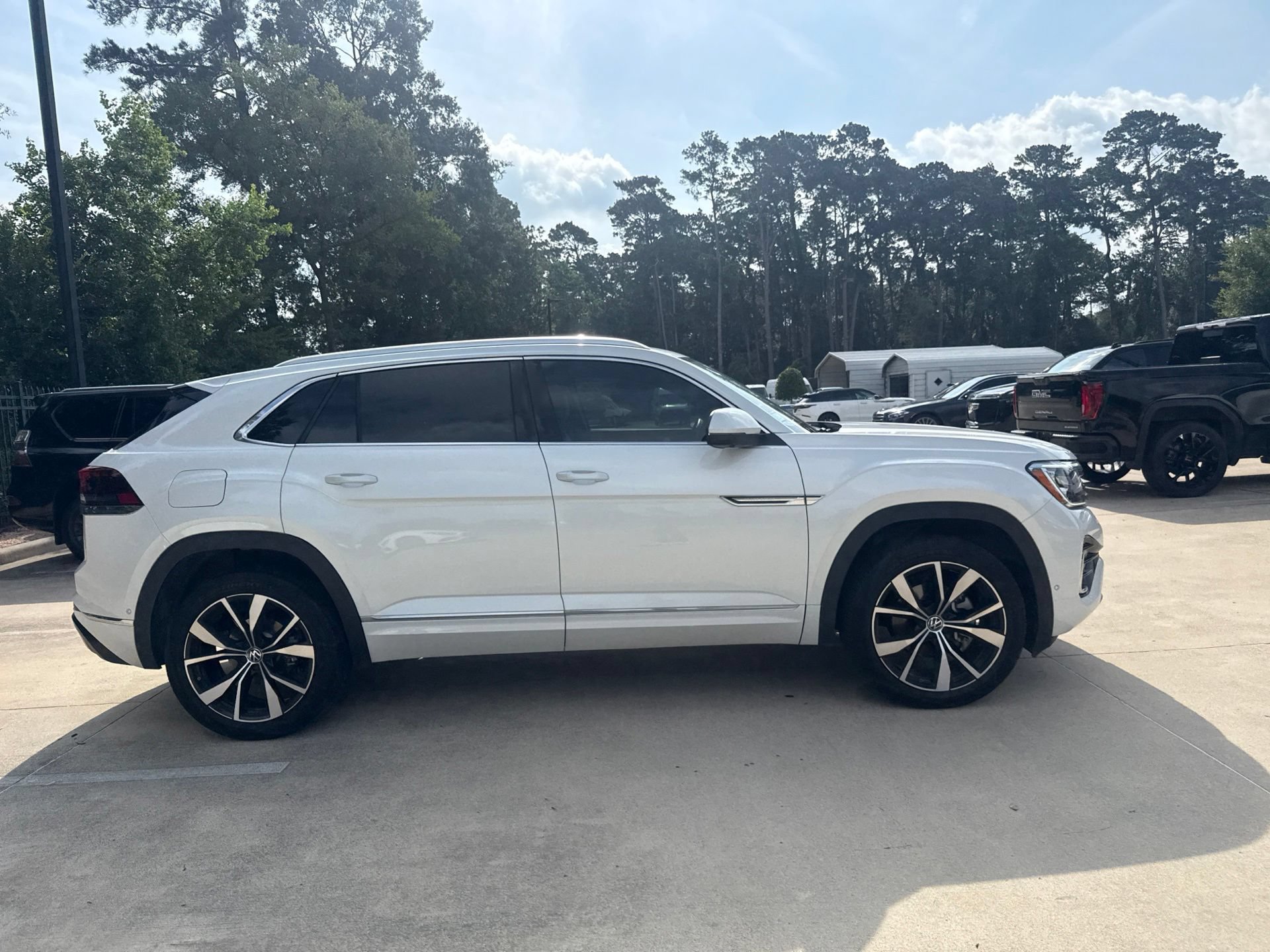 Used 2025 Volkswagen Atlas Cross Sport SEL Premium R-Line AWD/4WD image 3