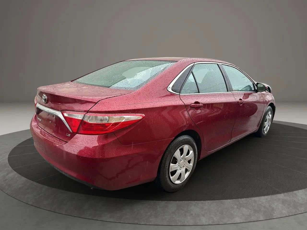 Used 2015 Toyota Camry LE FWD image 5