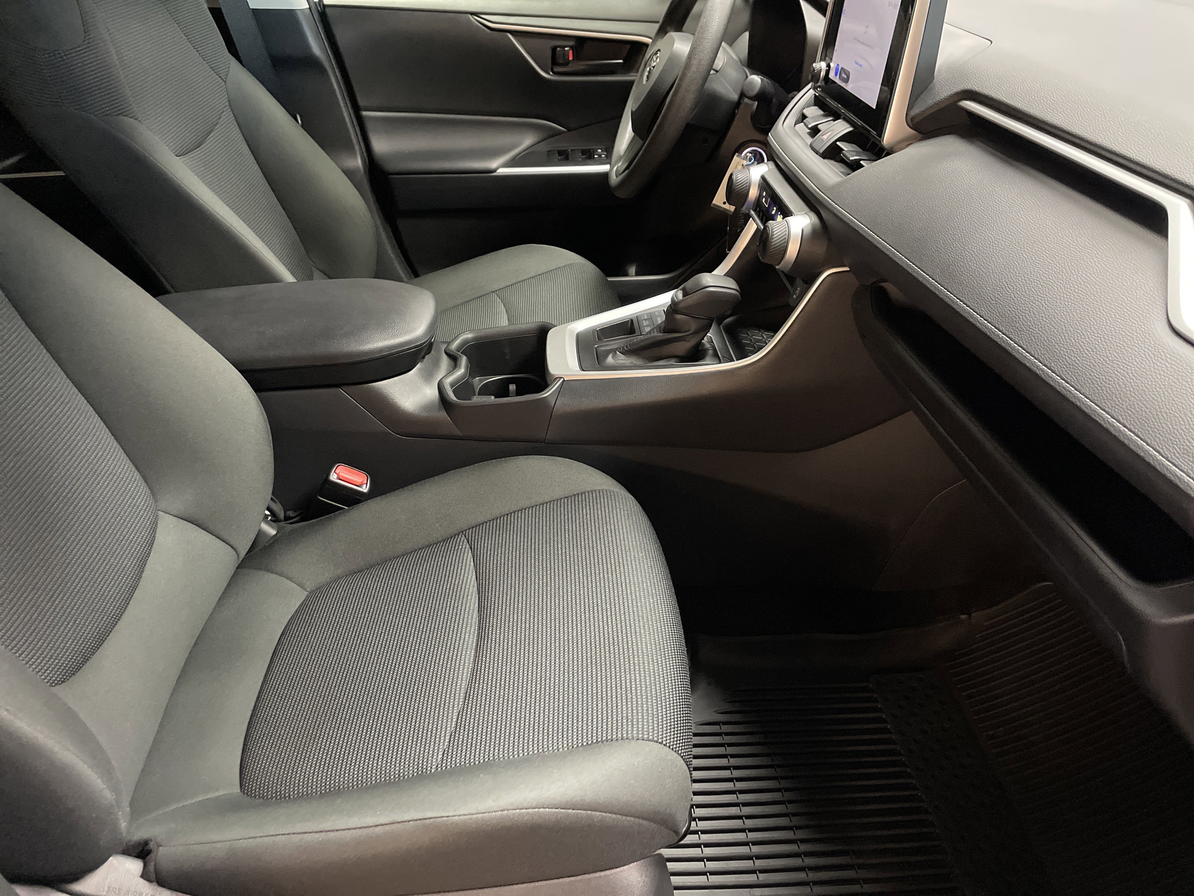 Certified 2024 Toyota RAV4 LE image 35