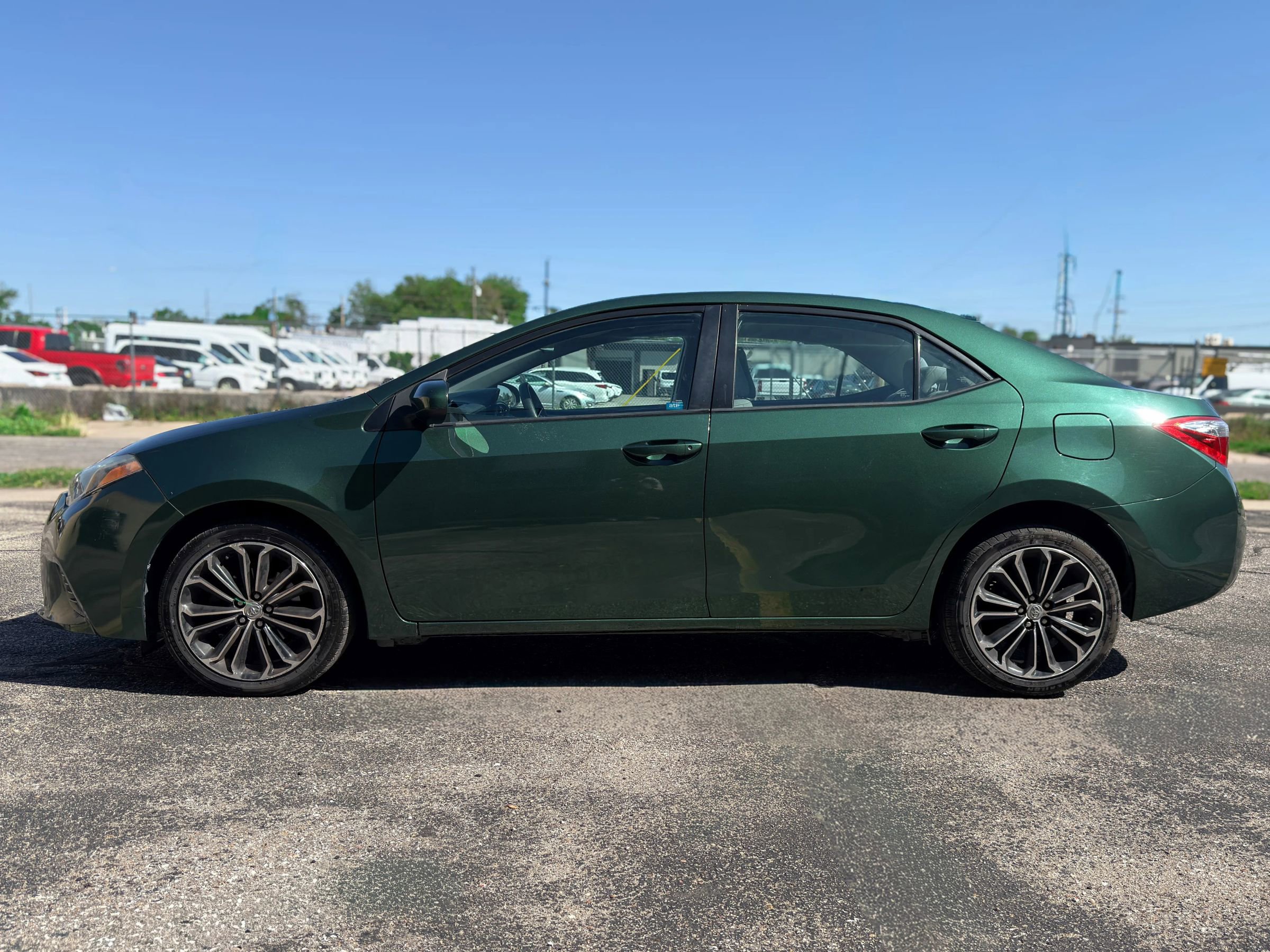 Used 2016 Toyota Corolla LE FWD image 4