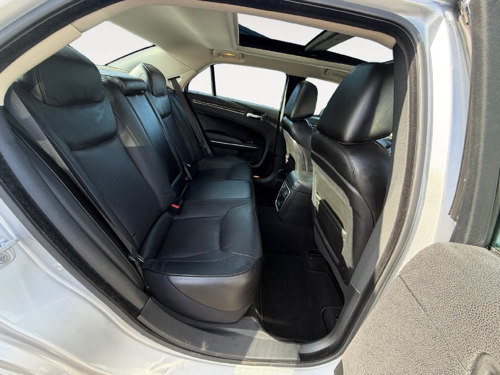 Used 2020 Chrysler 300 Limited RWD image 24