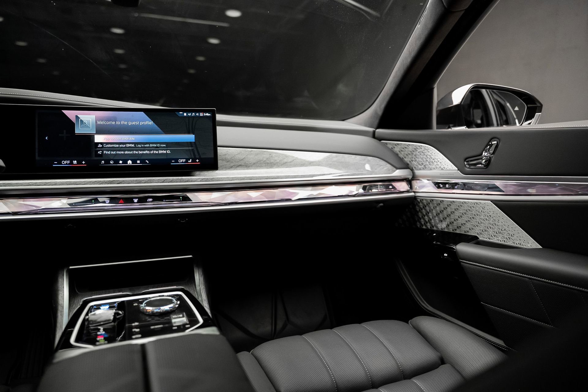 Used 2024 BMW i7 xDrive60 w/ Executive Package image 42