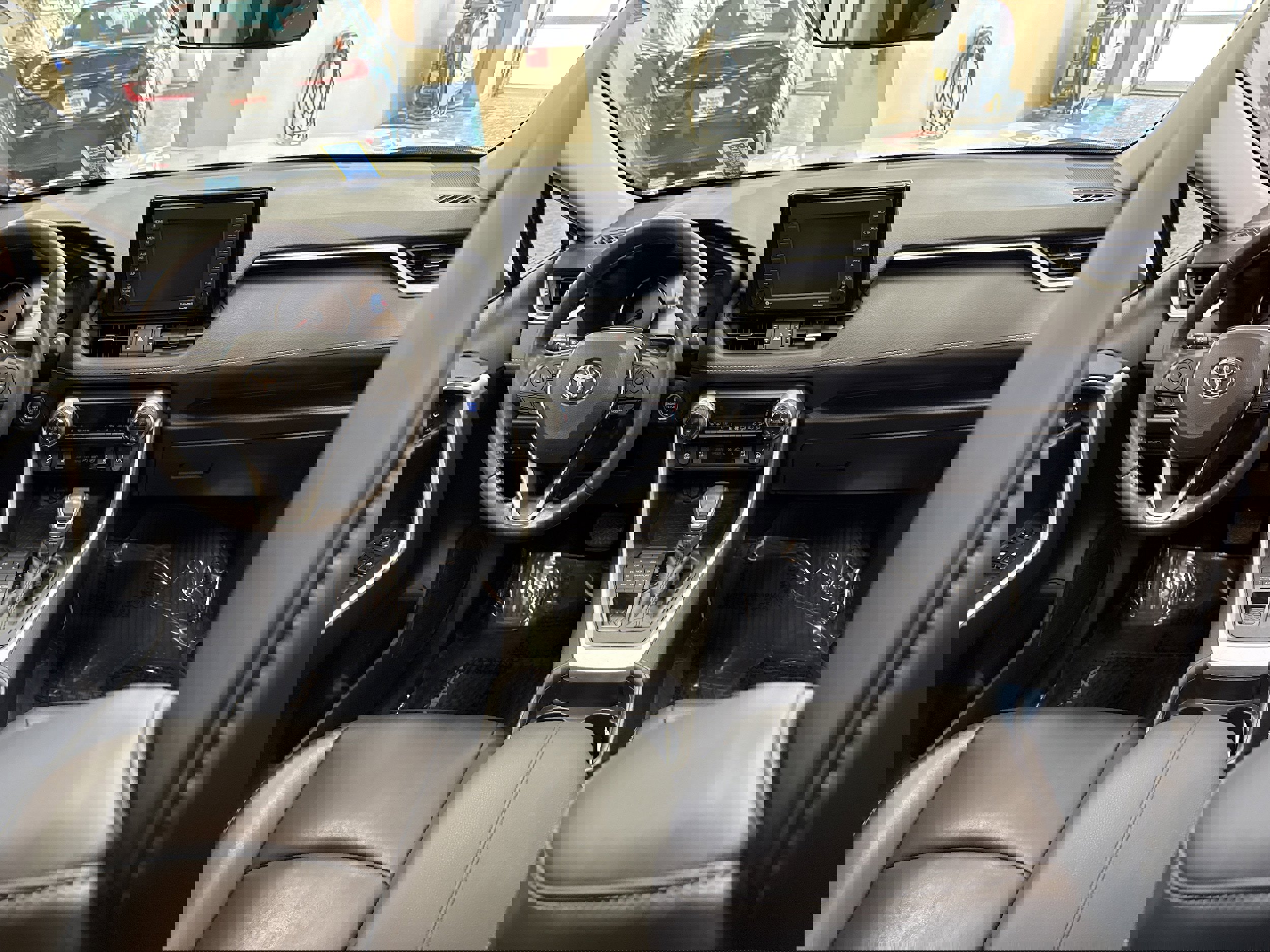 Used 2021 Toyota RAV4 XLE Premium image 22