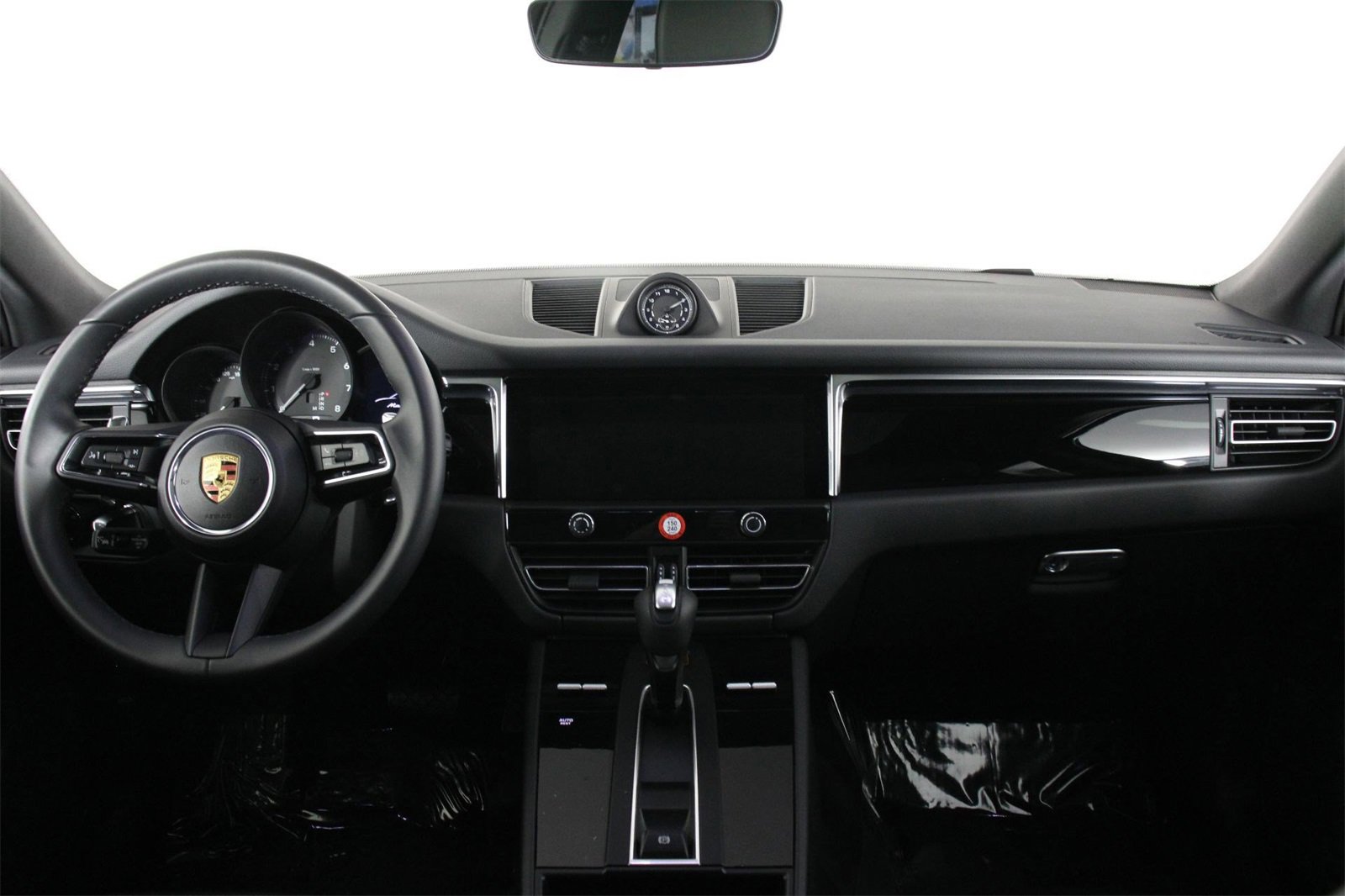 Used 2025 Porsche Macan image 11