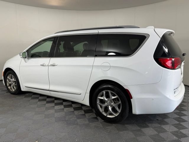 Used 2019 Chrysler Pacifica Limited w/ Advanced Safetytec Group FWD image 4