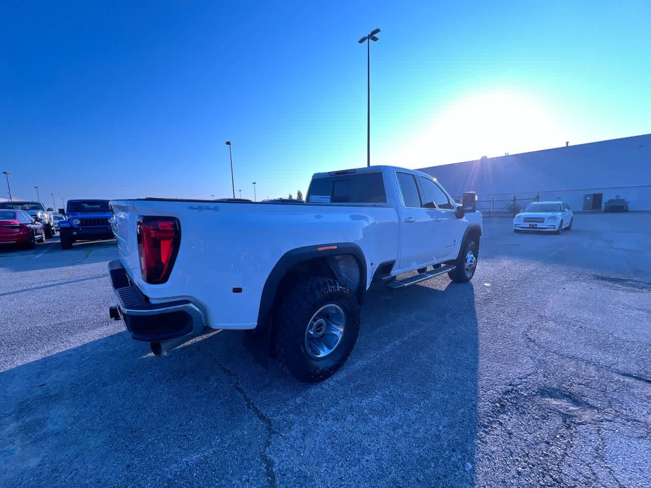 Used 2022 GMC Sierra 3500 SLE w/ SLE Convenience Package AWD/4WD image 8