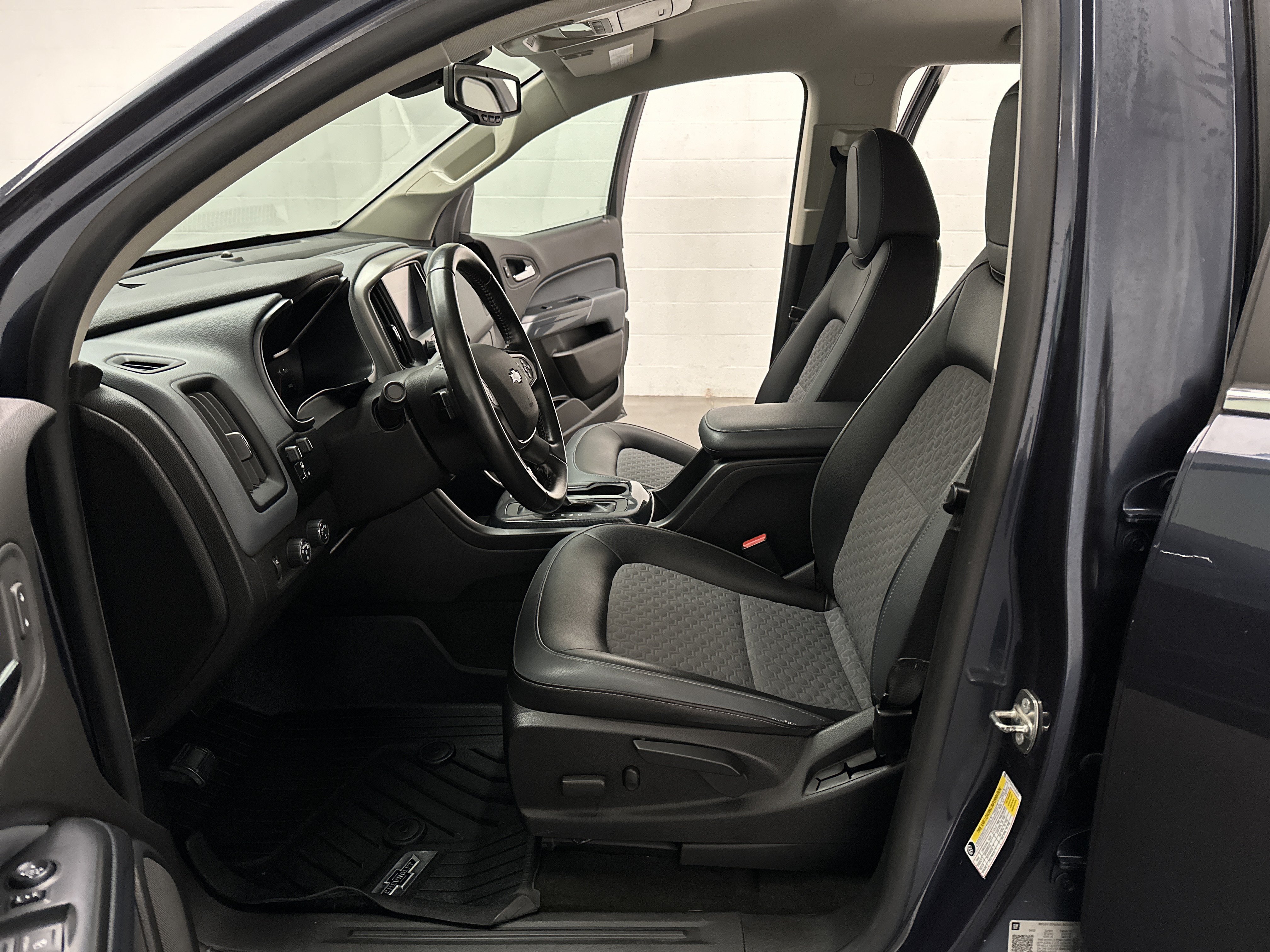 Used 2018 Chevrolet Colorado Z71 w/ Centennial Edition AWD/4WD image 17