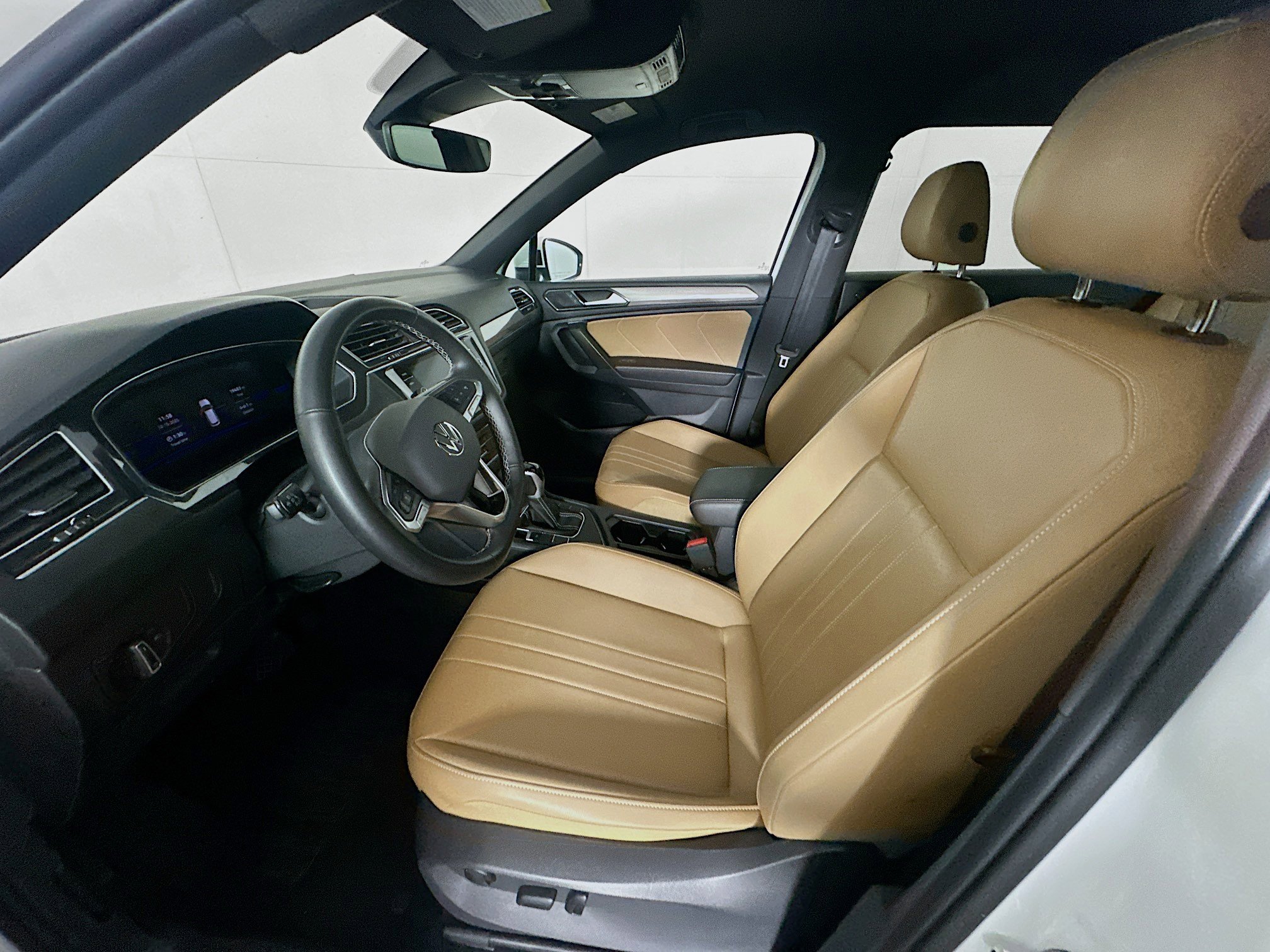 Used 2024 Volkswagen Tiguan SE image 13